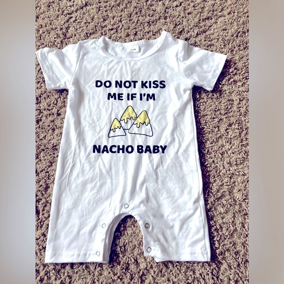 Other - INFANT ONE PIECE NWOT Graphic Short Sleeve Shorts Size 6-9 white w/snaps Unisex